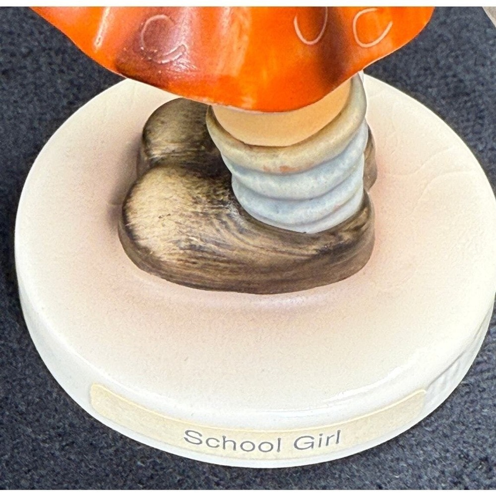 Goebel Hummel SCHOOL GIRL w/ Backpack & Basket 4.5" #81 2/0 TMK 6 "Missing Bee" - Picture 11 of 13